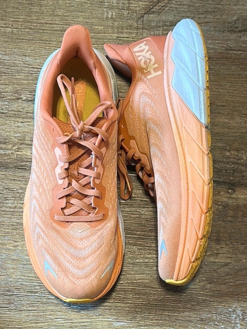 Hoka Arahi 6 Orange White Size 9.5